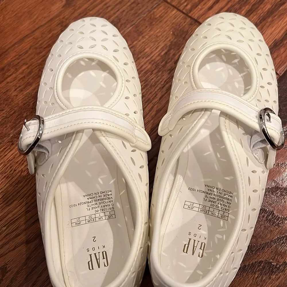 GAP Girls Mary Jane Flats in Antique White